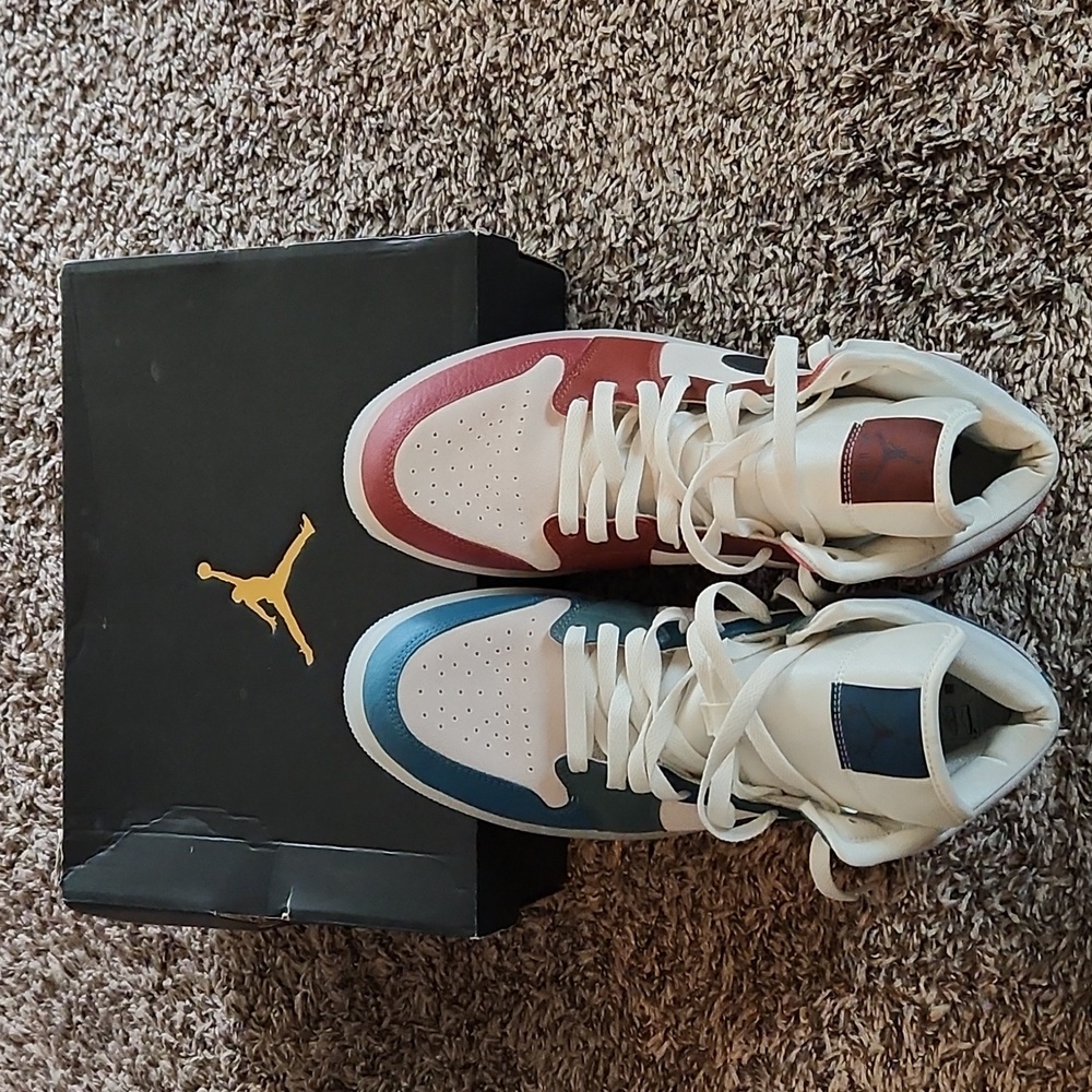 EXCLUSIVE Jordan 1 Mids (Anti Gravity edition)